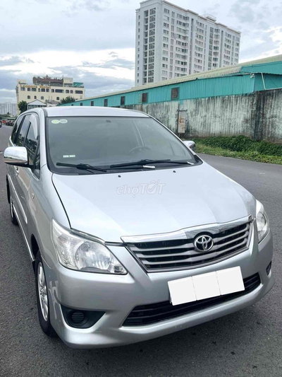 Toyota Innova 2013 Bạc 7 chỗ
