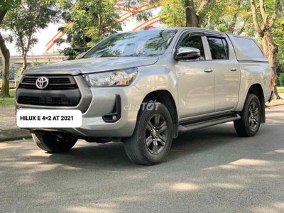 Toyota Hilux E 4x2 AT 2021 Bạc