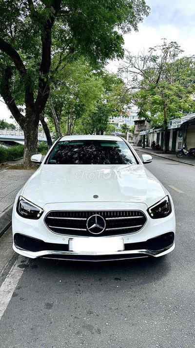 Mercedes-Benz E180 2021-Đk 2022 Trắng 35.000 km