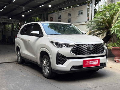 Toyota Innova Cross V 2025