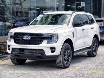 Ford Everest Sport 2026 trả trước 240 triệu nhận