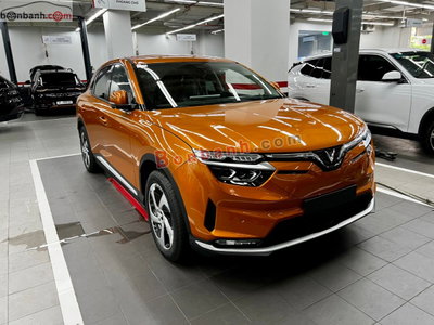 Xe VinFast VF8 Eco 2026