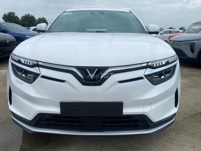 Vinfast VF8 Plus 2024 Trắng 12.731 km