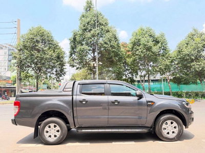 Ford Ranger XLS Tự động Xám