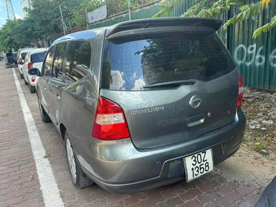 Nissan Grand Livina 8 chỗ Số tự động