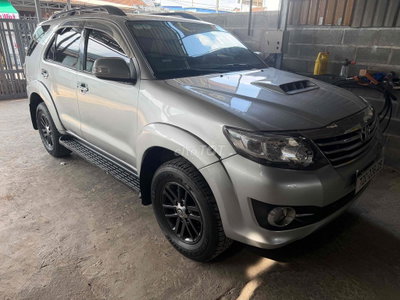 Toyota Fortuner 2016 Bạc