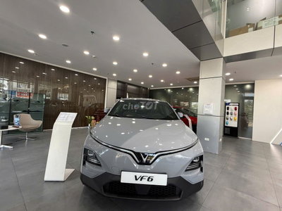 Xe điện VinFast VF6 PLUS Xám Đỏ