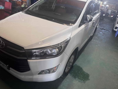 Toyota Innova 2017 2.0E Trắng