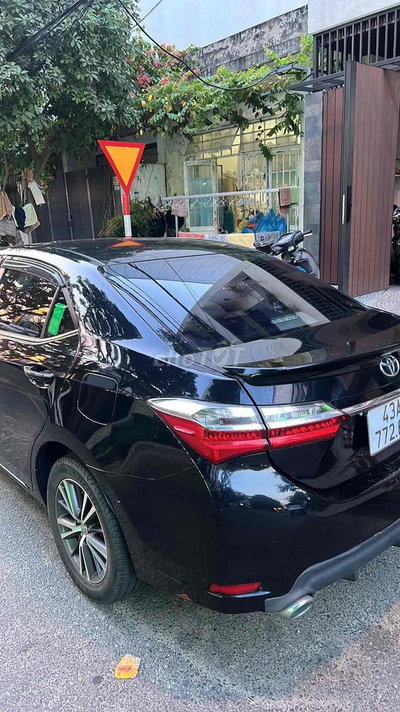 Toyota Altis Đen 12 vạn