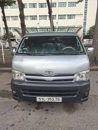 Toyota Hiace 2011 240000 km Bạc