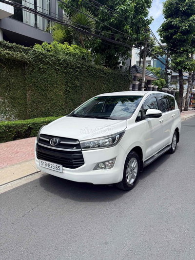 Toyota Innova 2019 Trắng 7 chỗ