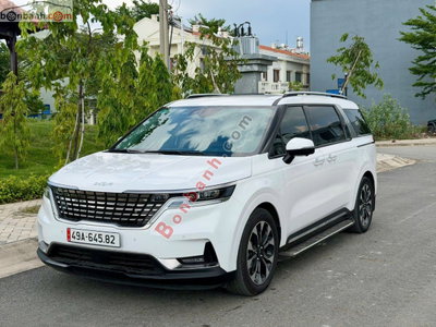 Xe Kia Carnival Signature 2.2D 2024