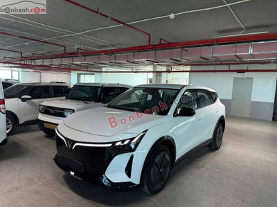 Xe VinFast VF8 Eco 2026