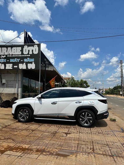 Hyundai Tucson 2.0 Dầu Trắng