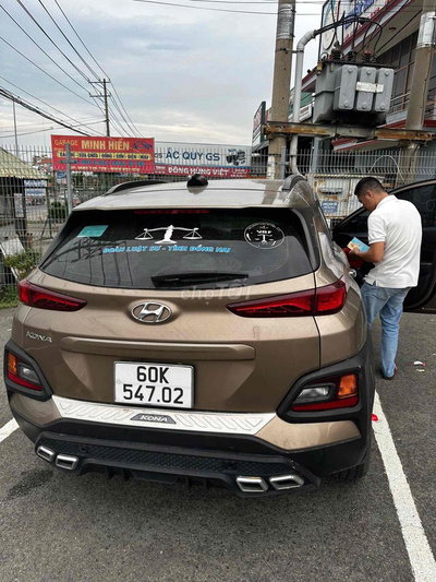 Hyundai Kona màu Nâu