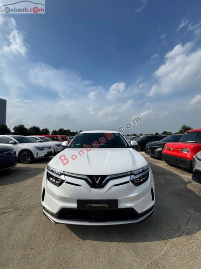 Xe VinFast VF8 Eco AWD 2023
