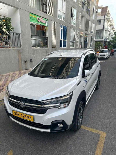 Suzuki XL7 Trắng 7 chỗ 40837 km