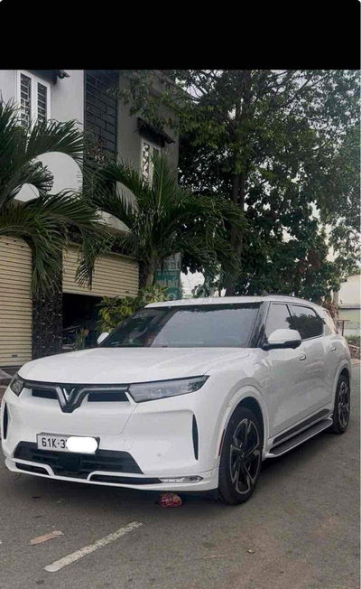 Xe điện VinFast VF 9 Trắng