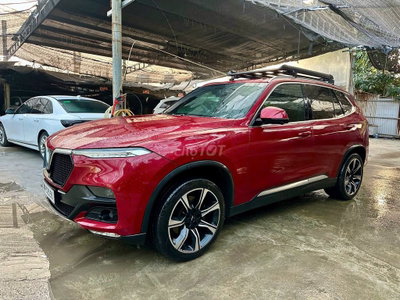 VinFast Lux SA2.0 Pre Đỏ
