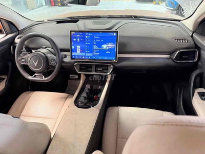 VF8 Plus CATL 2023 màu cam nội thất kem cá tính