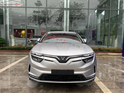 Xe VinFast VF8 Eco 2026