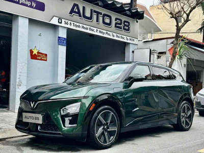 Vinfast VF7 Plus 2024 - AWD - 181 km