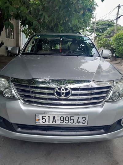 Toyota Fortuner 2.7 máy xăng 1 cầu