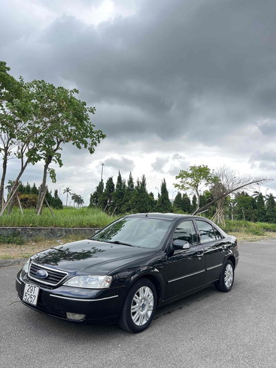 Ford Mondeo V6 Đen 5 chỗ
