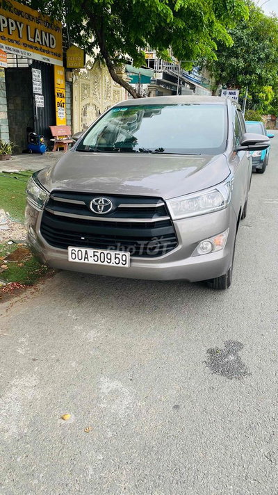 Toyota Innova 2018 Đồng ánh kim-Số sàn