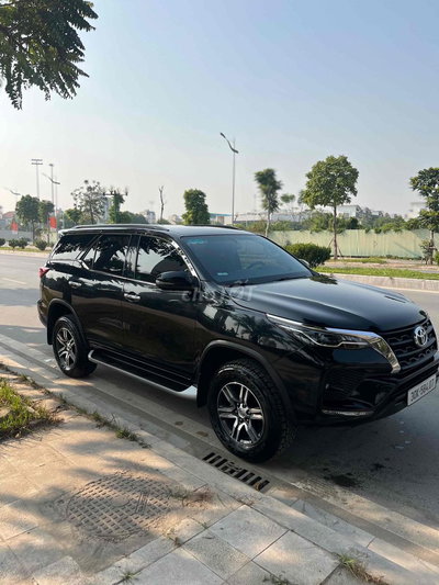 Toyota Fortuner Đen 7 chỗ