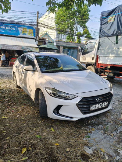 Hyundai Elantra 2018 2.0 AT Trắng