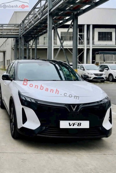 Xe VinFast VF8 Eco 2026