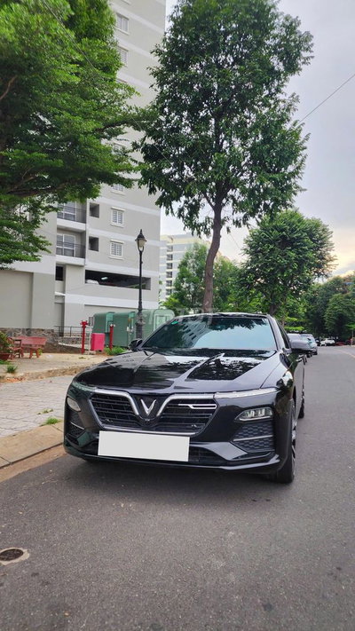Vinfast Lux A Premium 2019 - Màu đen - 2v4km