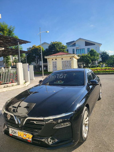 Chính chủ gia đình em cần bán Lux A 2022 đi 4v