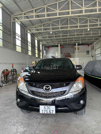 Mazda 5 chỗ màu Đen