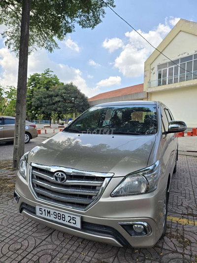 Toyota Innova V 2015 Vàng cát