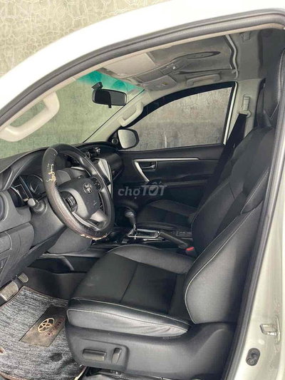 Toyota Fortuner Trắng 7 chỗ