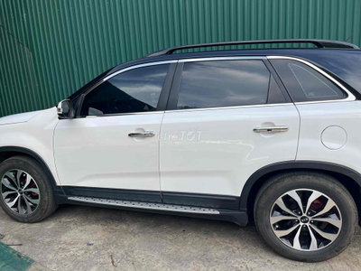 Kia Sorento Trắng 7 chỗ