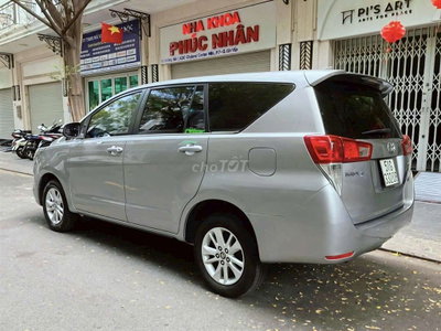 Gia đình bán xe Toyota Innova 2.0E đời cuối 2017