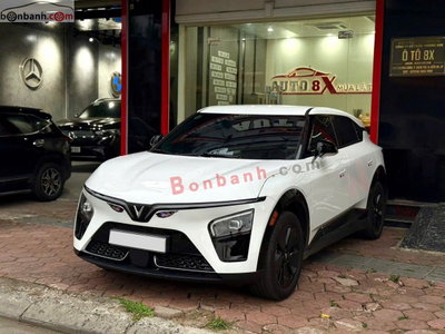Xe VinFast VF7 Eco 2026