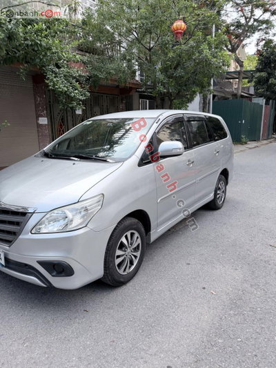 Xe Toyota Innova 2.0E 2015