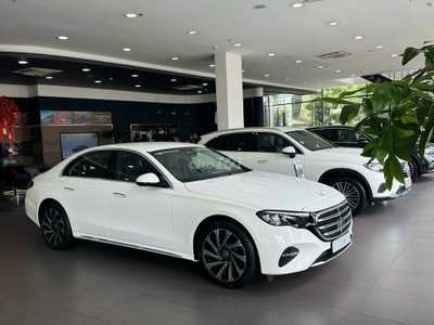 Mercedes-Benz E200 Exclusive All New Trắng Mới