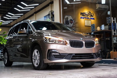 BMW 218i 2018 Nâu ánh bạc 64.000 km