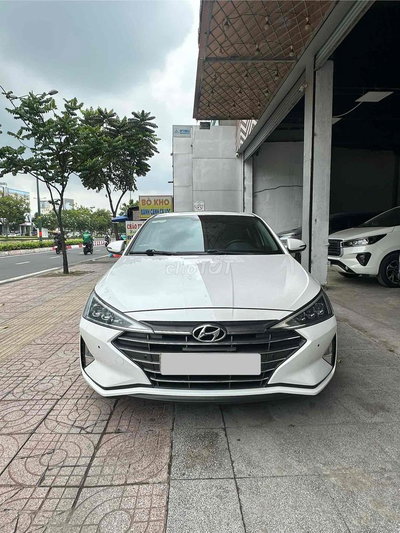 Hyundai Elantra 2.0AT Trắng