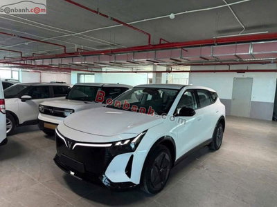Xe VinFast VF8 Eco 2026
