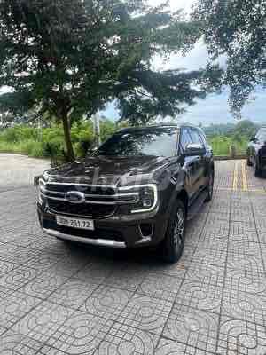 Ford Everest Titanium 4x4 2022 3800km Nâu