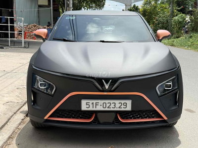 Vinfast VF7 Plus 2024 bản full options 10.000km