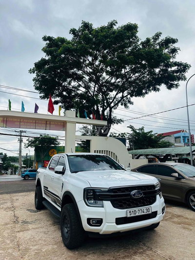 Ford Ranger XLS 2023 Trắng ngọc trinh