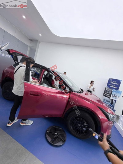 Xe VinFast VF8 Eco 2026