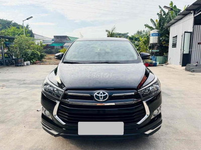 Toyota Innova Venturer 7 chỗ Đen